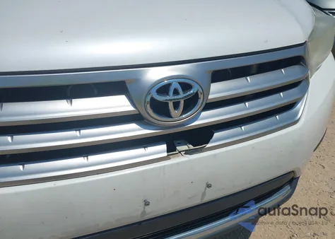 2013 Toyota Highlander Base V6 z USA, uszkodzony, nr VIN 5TDBK3EH7DS238644